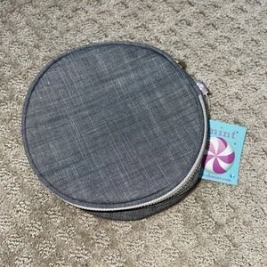 NWTMint Brand Round Gray Zipper Close Case For Makeup Or Jewelry Travel Bag Gift